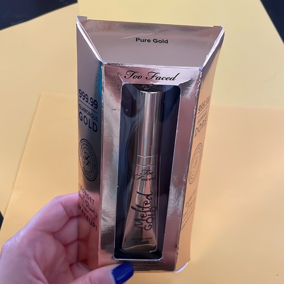 TOO FACED Gold Lip Gloss - Picture 2 of 3